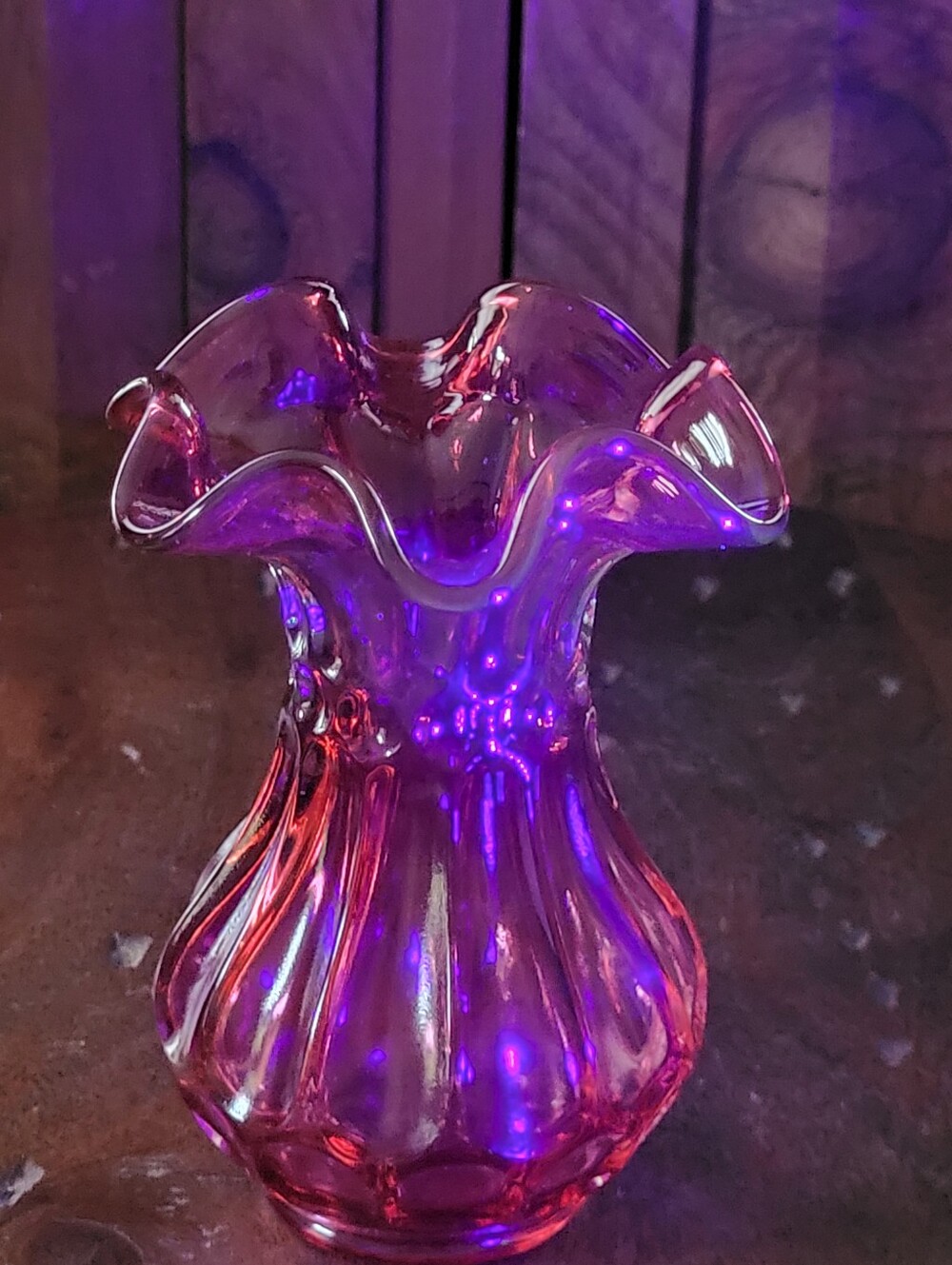 Fenton Ruffled Glass Vase - Picture 16 of 16
